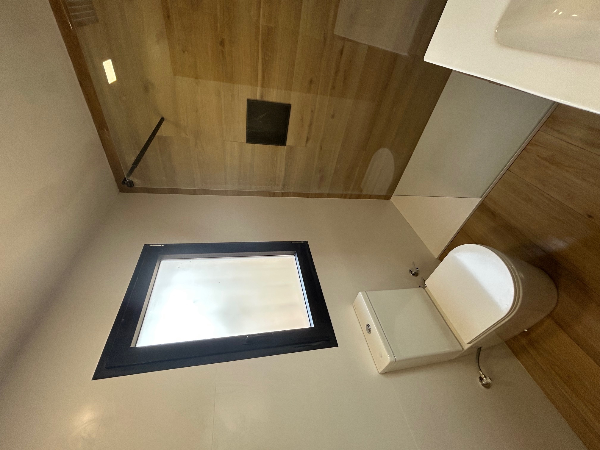 Reforma de baño moderno en Granada